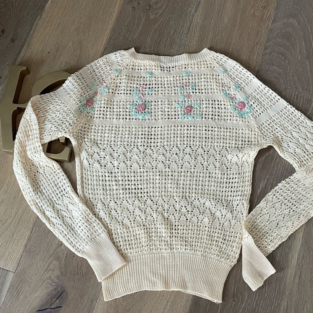 Vintage Handmade Knit Appliqué Cream Floral Sweater